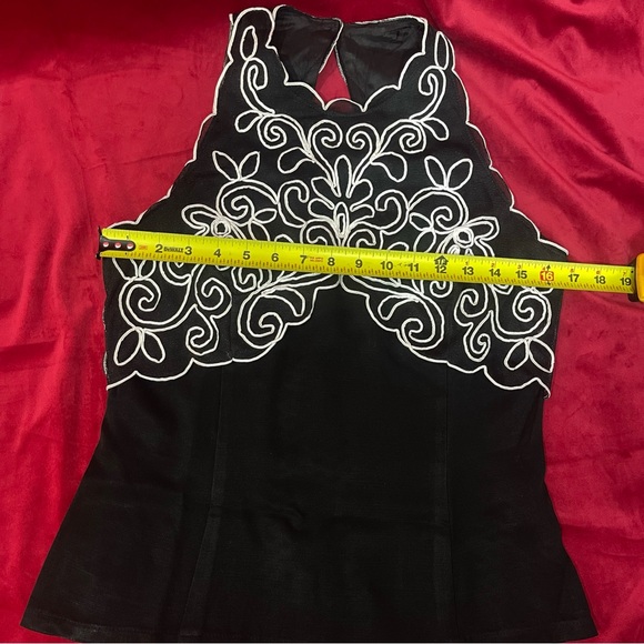 Scott McClintock Black and White Embroidered
Sleeveless Halter Top Small - Picture 6 of 9